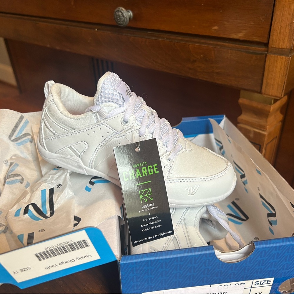 Varsity Charge Cheer Shoes Youth 1Y White NWT
